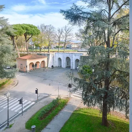 Palazzo Froussard And Living * Lucca