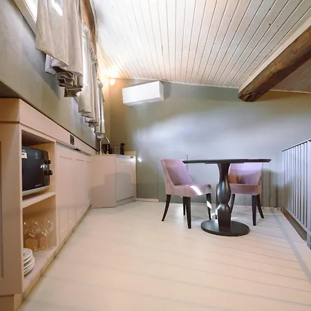 Palazzo Froussard And Living Bed & Breakfast *