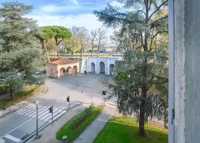 Palazzo Froussard And Living 4* 루카